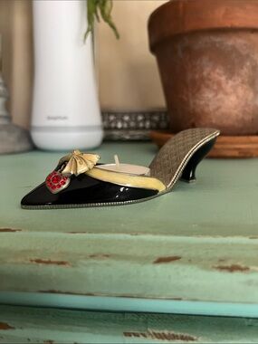 Partylite Black and Cream Women's Mule Candle Accent